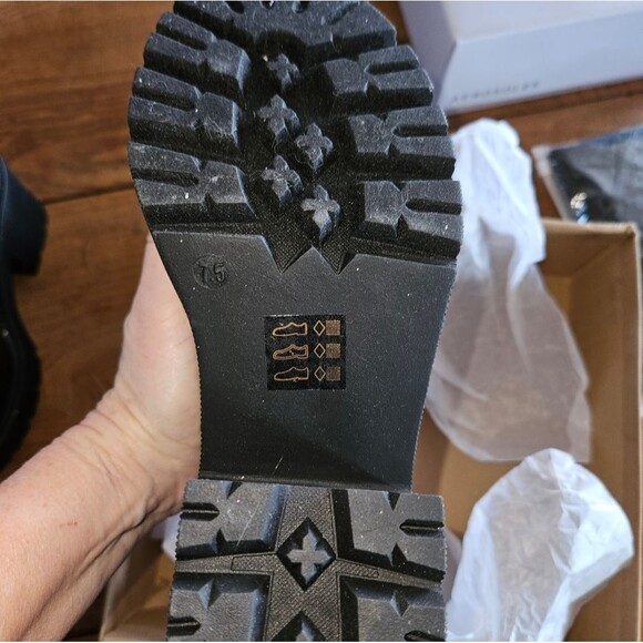 Dirty Laundry Yikes Boots Size 7.5  Black Patent Leather Ankle Lug Boot NEW - Picture 3 of 6